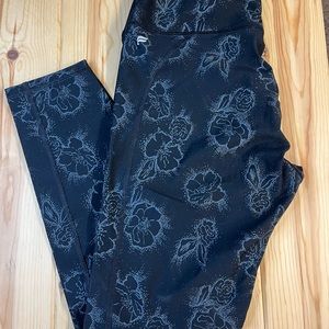 Fabletics Define Powerhold High-Waisted 7/8 Legging Black Floral - Large